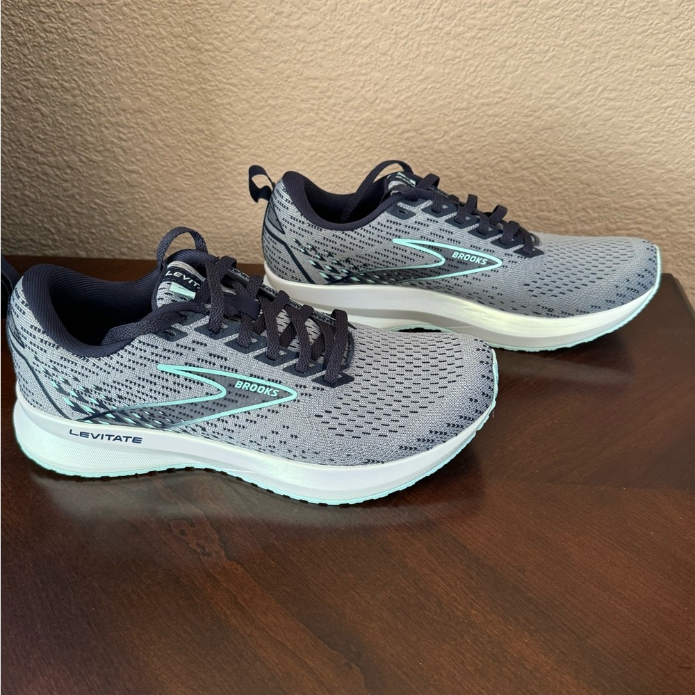 Brooks NEW Levitate 5 running shoes. Size 8M. Brand New.